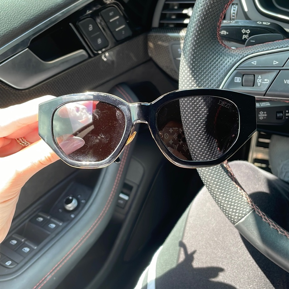 DEZI glasses